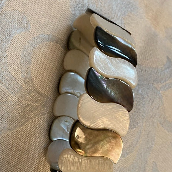 Iridescent shell beads bracelet