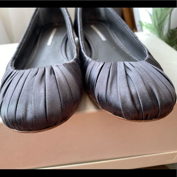 Vera Wang Lavender flats grey fabric rushed size 7