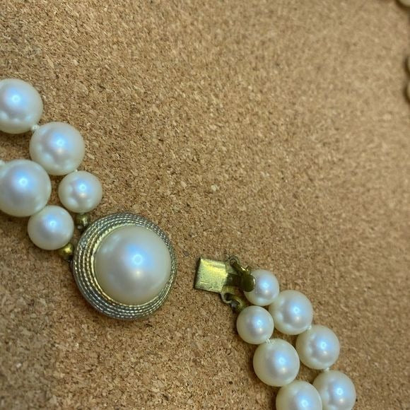 Vintage faux pearl double strand cool closure necklace
