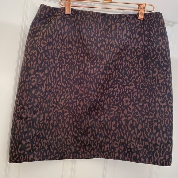 Tahari lined leopard print skirt size 12