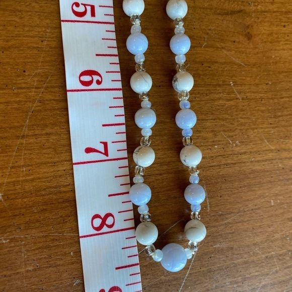 Feminine beauty Howlite and glass beads necklace screw closure 0868