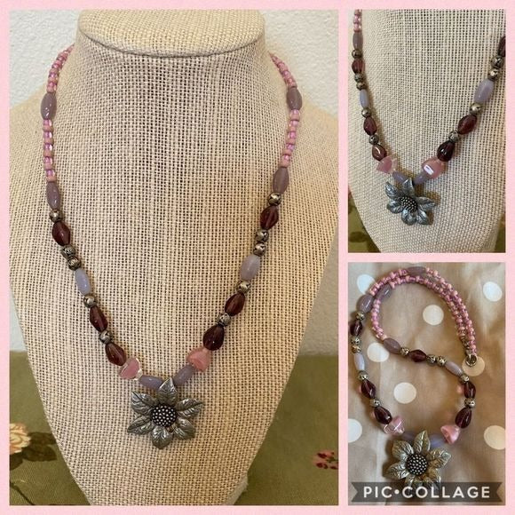 Beautiful Floral glass bead pewter necklace.