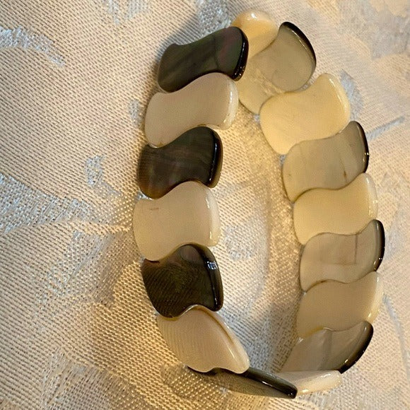 Iridescent shell beads bracelet